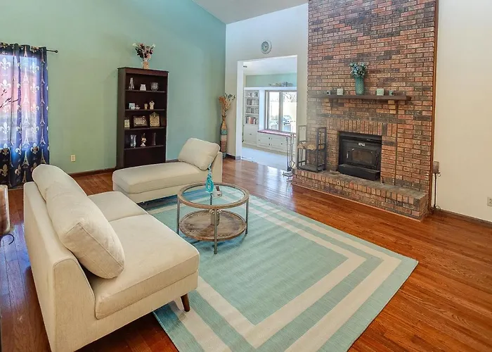 Spacious Tranquility With Private Pool * Belleville