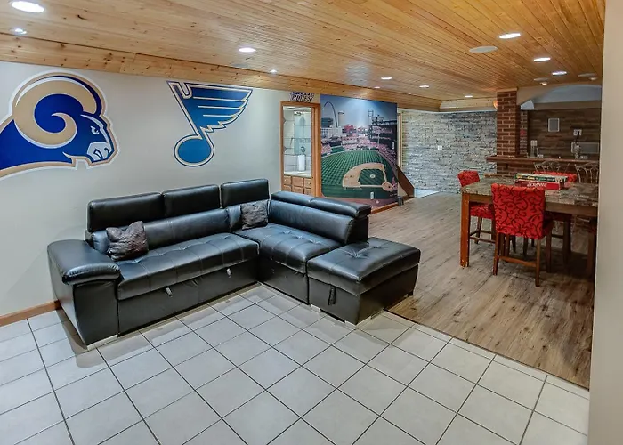 Spacious Tranquility With Private Pool Belleville