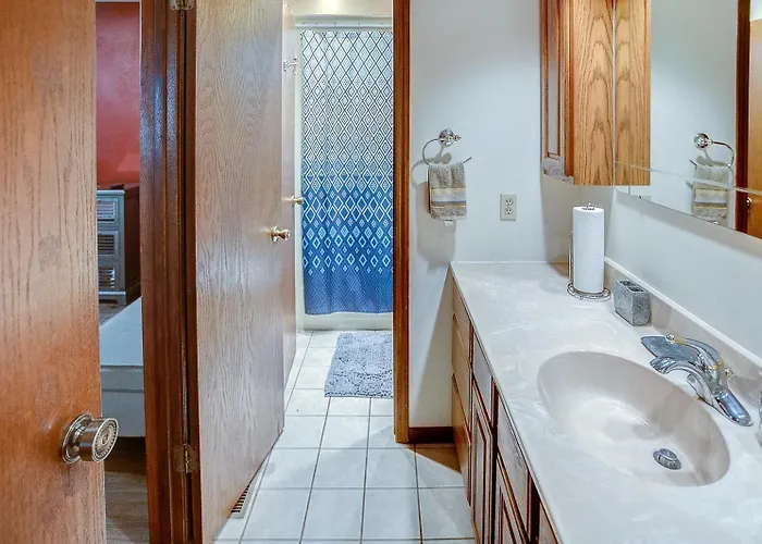 Spacious Tranquility With Private Pool