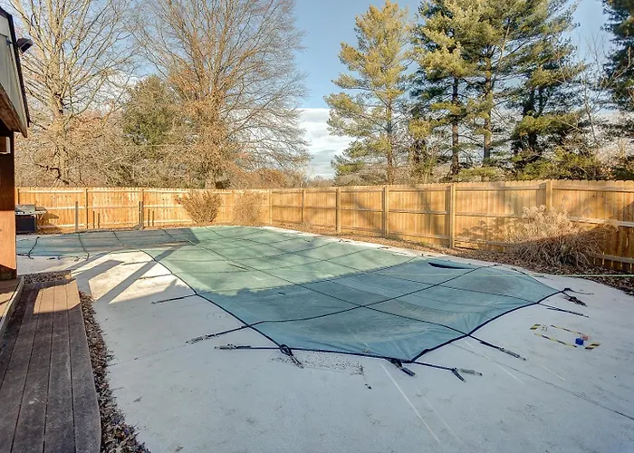 Spacious Tranquility With Private Pool Belleville